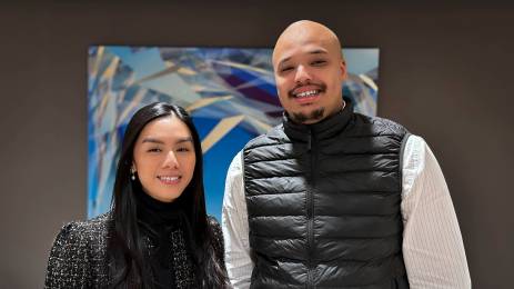 Seniorrådgiver Erica Tang og forsikringsrådgiver Fabian Johansen gir gjerne de gode rådene for lavere forsikringskostnader.