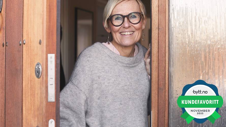 Dørdame_velkommen_voksen_KLP_ima212963_kundefavoritt_Nov