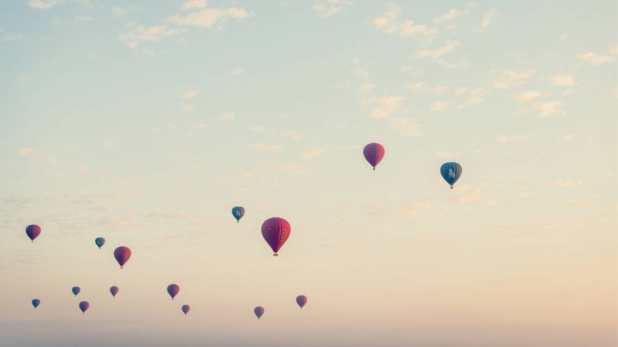 luftballonger på himmel