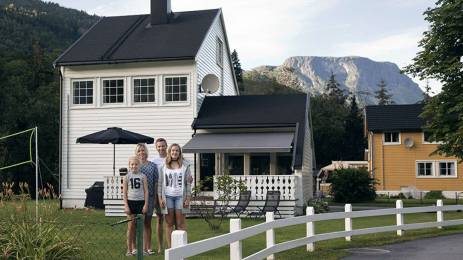 Familie hus fjell 2