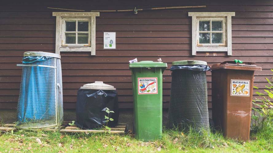 Forskjellige avfallsdunker